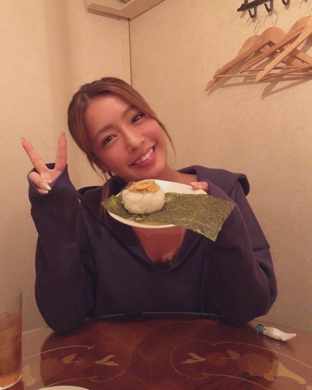 橋本梨菜さんのインスタグラム写真 - (橋本梨菜Instagram)「きのう、きょう たべすぎてる。笑  これ以外にもスープカレーと ラーメンとしめパフェもした。  ぷりんぷりんのえびすきぃ 大きいエビがすき 大きければ大きいほどえびはすき。  えびちゃんっ🍤」9月21日 23時53分 - hashimoto_rina_