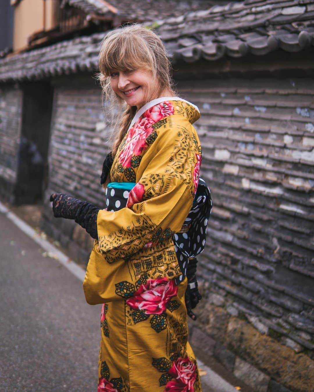 Anji SALZさんのインスタグラム写真 - (Anji SALZInstagram)「Lovely kimono details from my kimono styling tour with @jonellepatrick last autumn 🍂 It was such a fun day and I still haven’t gotten around wearing that awesome Meisen kimono myself 😭😅🙈 This month I actually did/am doing some tours again but they won’t be the last this year as my bump is growing too big to move 😂😂 SALZ着物スタイリングツアーの思い出。この銘仙は可愛すぎてたまらん。 今月もまだ着物スタイリングやってますが、そろそろお腹は大きすぎて動けなくなるから、今年の最後のツアーだね。  #kimono #kimonostylist #着物 #着物スタイリスト」9月22日 0時05分 - salztokyo