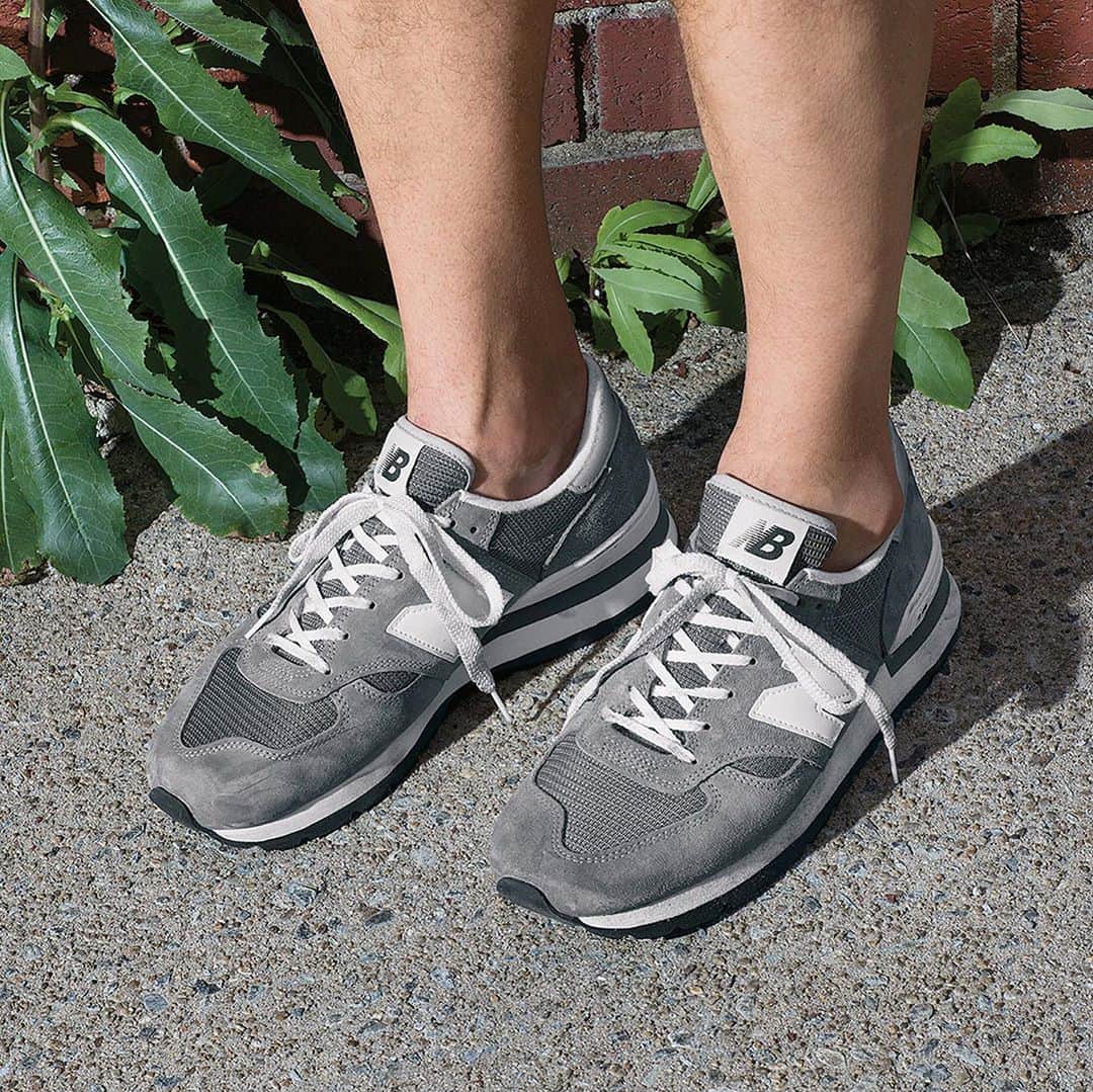 shoes ????さんのインスタグラム写真 - (shoes ????Instagram)「Few brands have capitalized off the resurgence of the dad shoe like New Balance. 👟   The NB 990’s have become a staple in modern culture, playing on the nostalgia of the 80s & 90’s hustle/street fashion. 📼  Swipe ➡️ to see some of today’s stars repping the 990’s 📸   1️⃣ @kaiagerber  2️⃣ @liluzivert  3️⃣ @tchalamet  4️⃣ @kourtneykardash」9月22日 0時10分 - shoes