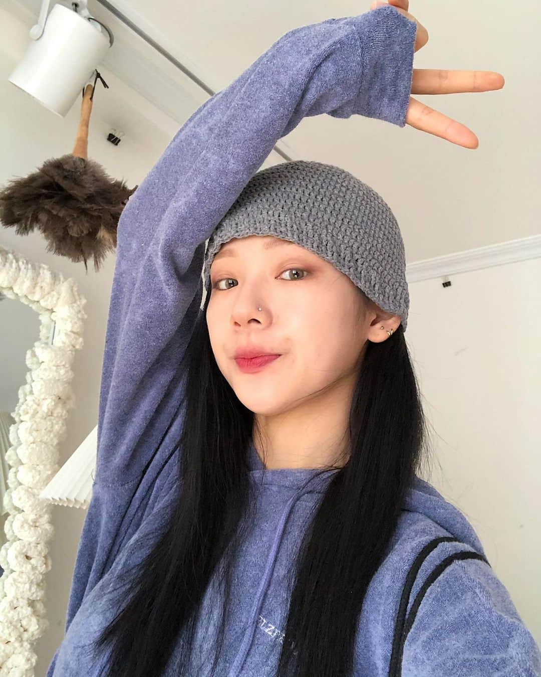 solsolさんのインスタグラム写真 - (solsolInstagram)「애정하는 옷🧤🧸🛋💜이거입으면 보라색 곰돌이 된 기부니야🌙 #aplz #plzproject」10月6日 19時59分 - solwlyy