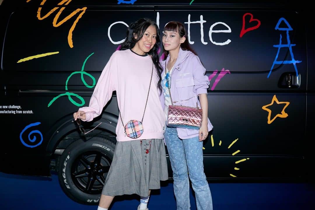 TOYOTAさんのインスタグラム写真 - (TOYOTAInstagram)「"TOYOTA HIACE × Colette Mon Amour" HIACE Blue Carpet Photo Booth  Like the red carpet on the awards, there was a Colette color blue carpet.  映画祭のレッドカーペットならぬ、 Colette のイメージカラーをあしらったブルーカーペット。  @sarahandelman  #TOYOTA　 #トヨタ #DYTD #DriveYourTeenageDreams #PLAYHIACE #colettemonamour #coletteforever」10月6日 20時01分 - toyota_jp