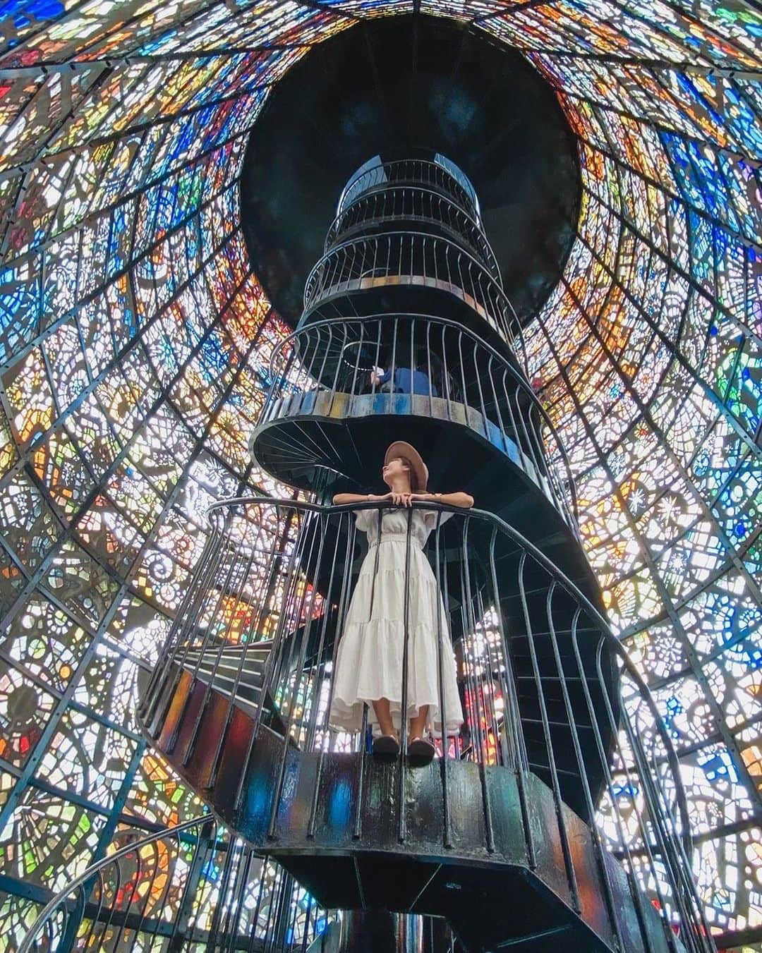 タビジョのインスタグラム：「タビジョのみなさんこんにちは🤗 次の旅行先は決まりましたか？？ @tabi_jyoではいつか行きたい国内・海外スポットをご紹介💁🏻‍♀️💕 ＊＊＊＊ 📸@ooooooayumioooooo 🚩神奈川県「箱根 彫刻の森美術館」 ＊＊＊＊＊＊ 🔻こんなお写真募集中🔻 ・私の地元にこんな素敵なスポットがあるよ📷 落ち着いたら是非遊びに来て欲しい🥺💕 ・以前訪れた私のおすすめスポット、タビジョのみんなにシェアしたい😊 など #タビジョ #tabijyomap_japan をタグ付けして投稿してね😉」
