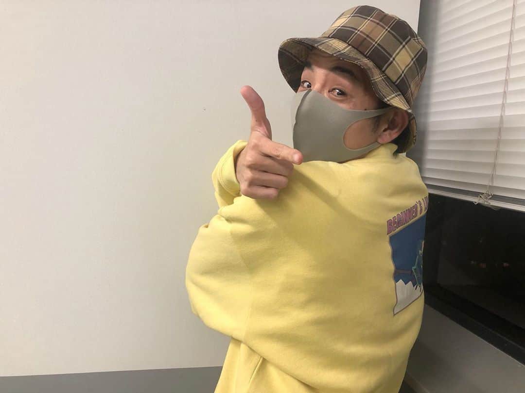 Kazuki Hamamotoのインスタグラム：「NOPPO×FREAK’S STOREのトレーナーGET🛹 このイエロー派手すぎず良い色〜 NOPPO画伯のプリントもめちゃかわだからみなさん是非チェック！ ZOZOTOWN でNOPPOって検索したら出てくるよ！  @stkgz_official  @noppo_stkgz  @freaksstore_official」