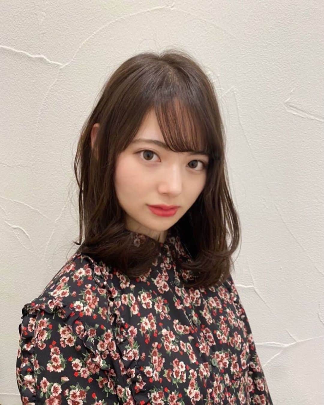 林桃絢美のインスタグラム：「・ こんばんは✨  引きの私とアップの私（笑） 同じ表情😣  本日も  #もなポチ で応援していただけたら嬉しいです🌼  今年は当日票がオンラインなので、17日に少しでも時間を空けておいていただけたら嬉しいです🙇🏻‍♀️  残り11日間と少ないですが最後までよろしくお願い致します🌷  #日本女子大学コンテスト　#日本女子大学　#ミスコンテスト　 #サロンモデル #撮影モデル #被写体モデル #いいね返し #フォロバ100」