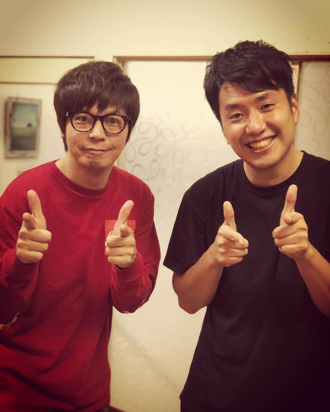 杉本知香さんのインスタグラム写真 - (杉本知香Instagram)「宮地くんと森本くんばったり😆 家族写真風（笑） つつみくん、宮迫さんのYouTube企画のダイエットでかなりいい感じにシュッとしたー！  #中目黒美容室 #ニブンノゴ森本#jealkb#ロンブーチャンネル #ニブンノゴ宮地  #ニブンノゴ #つつみひろき #宮迫です#YouTube」10月6日 19時05分 - sugimotoc