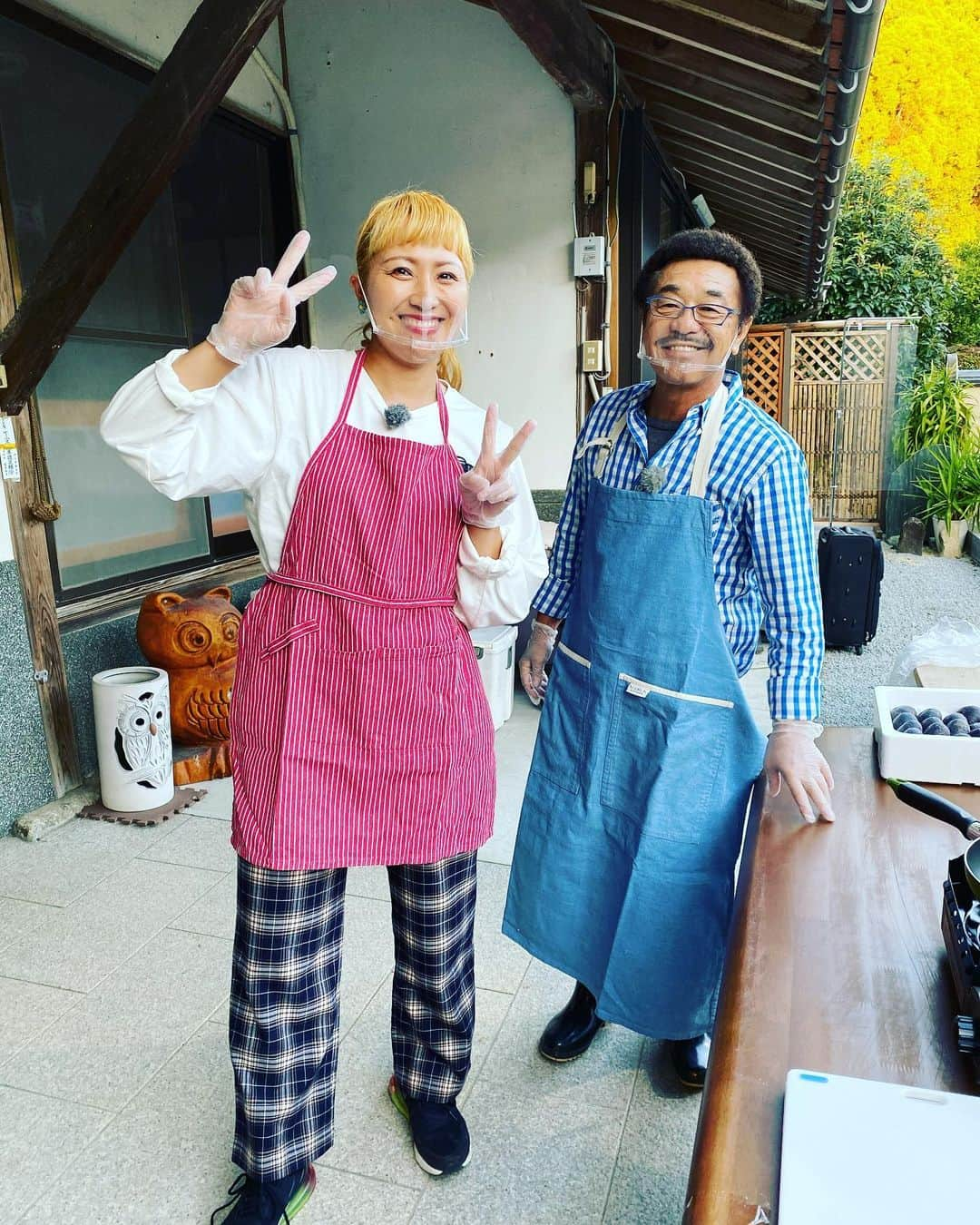 丸山桂里奈さんのインスタグラム写真 - (丸山桂里奈Instagram)「二日間、ロケでした😌 具志堅さんといつもいかせていただいている、旅ぷらです。 一家に一台欲しい具志堅さんですが、もはや今は一家ではなくもう一人一台にさせてくださいと思うくらい、いつも近くにいて心強く、アスリートつながりなのでリスペクトも一番です😄 いつも優しく熱く、情熱的でいつお会いしても変わらない、そんな具志堅さんとこうしてお仕事できる瞬間が幸せです🎵 出動日がまたわかりましたら、お知らせします🐈🐈🐈 具志堅さん、ありがとうございました😊 そして、お祝いもいただきありがとうございました😊🌷  #ロケ #旅ぷら #具志堅用高さん #アスリート #大先輩 #リスペクト #銅像になってる人 #石垣島の具志堅さんの銅像に会いにいきたい #具志堅さんと一緒に行きたい #山田マネージャーさんがまた #敏腕な方 #日体大で親近感 #いつもありがとうございます #そしてスタッフのみなさま #街で出会ったみなさま #たくさんたくさんありがとうございました #引き続きよろしくお願いします #みなさんがいつも笑顔でありますように #いい意味で #インスタバエ」10月6日 19時06分 - karinamaruyama