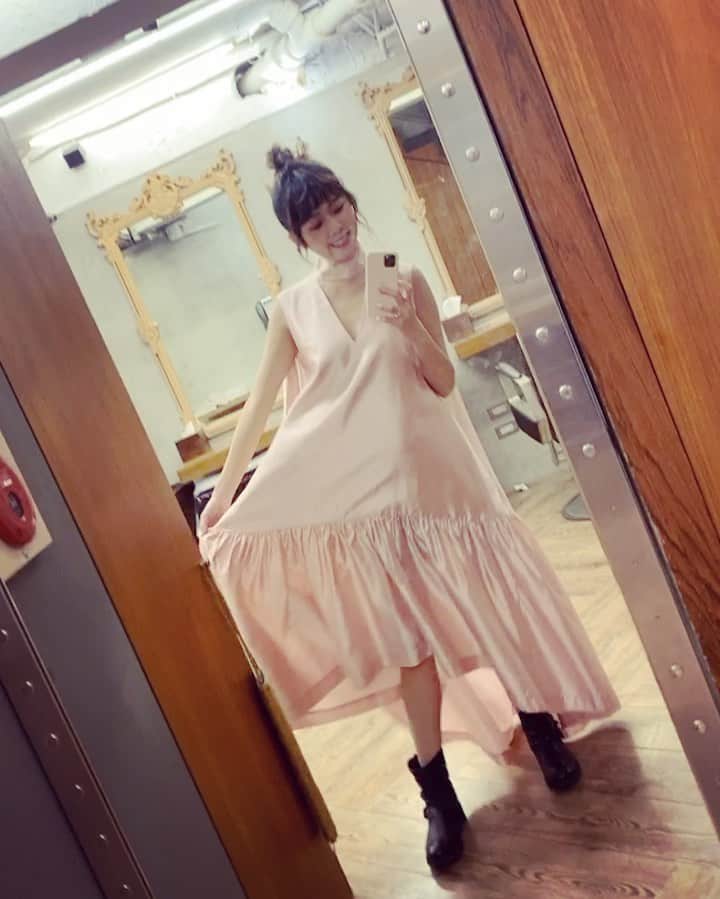 Dewi Chienのインスタグラム：「好久不見！待會紅毯見～💗 #2020臺北時裝週#TaipeiFashionWeek #TPEFW#RECONNEXT#去_你的時尚#RePlay」