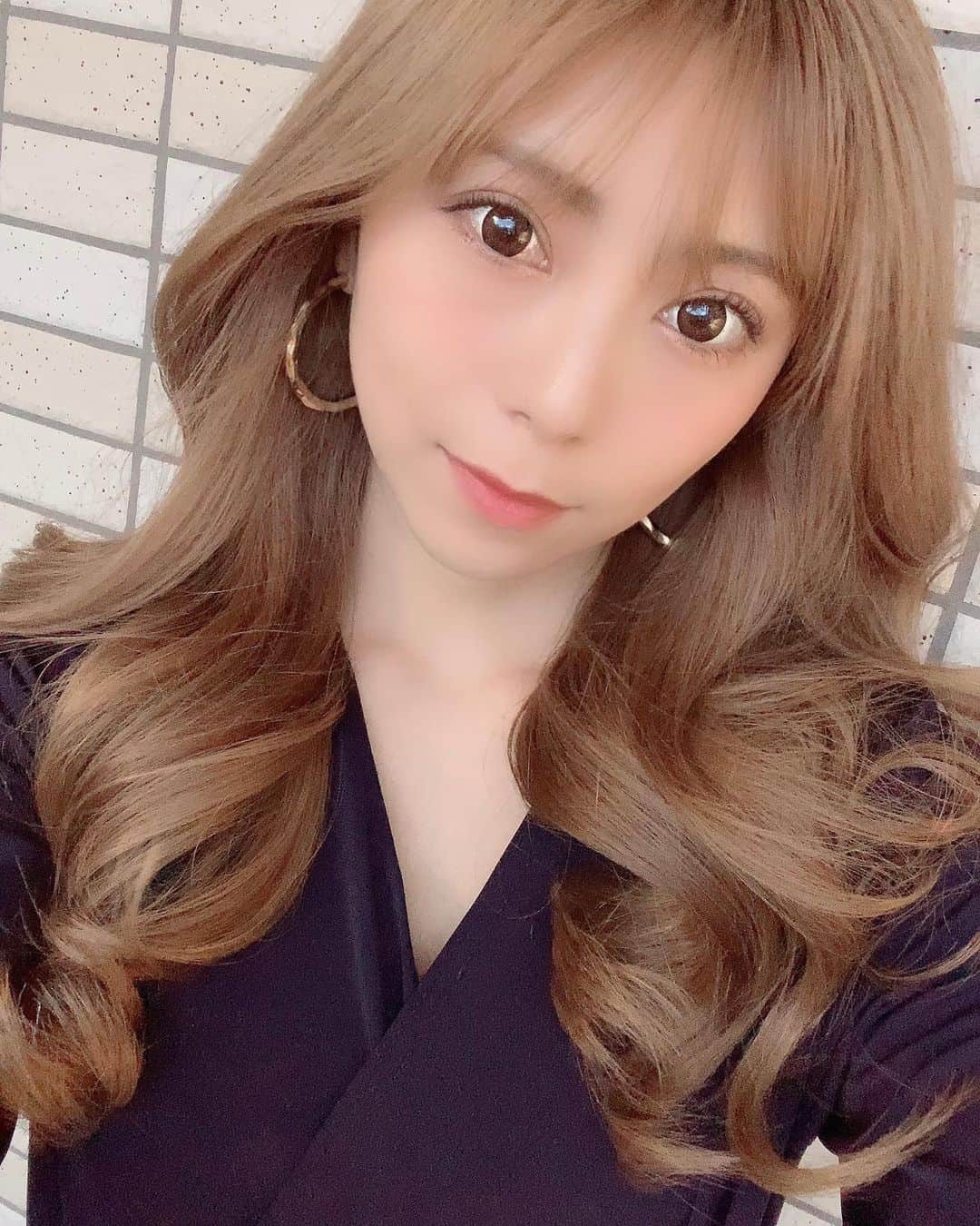 星川凛々花 （仁美まどか）のインスタグラム：「ロングヘア綺麗に保てるのは池原さん @rollen_ike  のおかげ😍❤️今回もとぅるっとぅるだよ〜👼✨﻿ ﻿ これでたくさんお出かけするんだ💓﻿ ﻿ ﻿ ありがとうございました💓﻿ ﻿ #ローレン﻿ #原宿　﻿ #美容院　﻿ #美容室﻿ #カリスマ　﻿ #星川凛々花　﻿ #星川凜凜花　﻿ #AV女優　﻿ #セクシー女優　﻿ ﻿ ﻿」