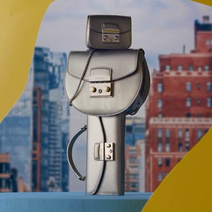 フルラのインスタグラム：「When it comes to a stacked metallic-effect skyline, the Furla Metropolis provides the mood.  #thefurlasociety #furlafeeling #newcollection #furla #accessories #fashion」