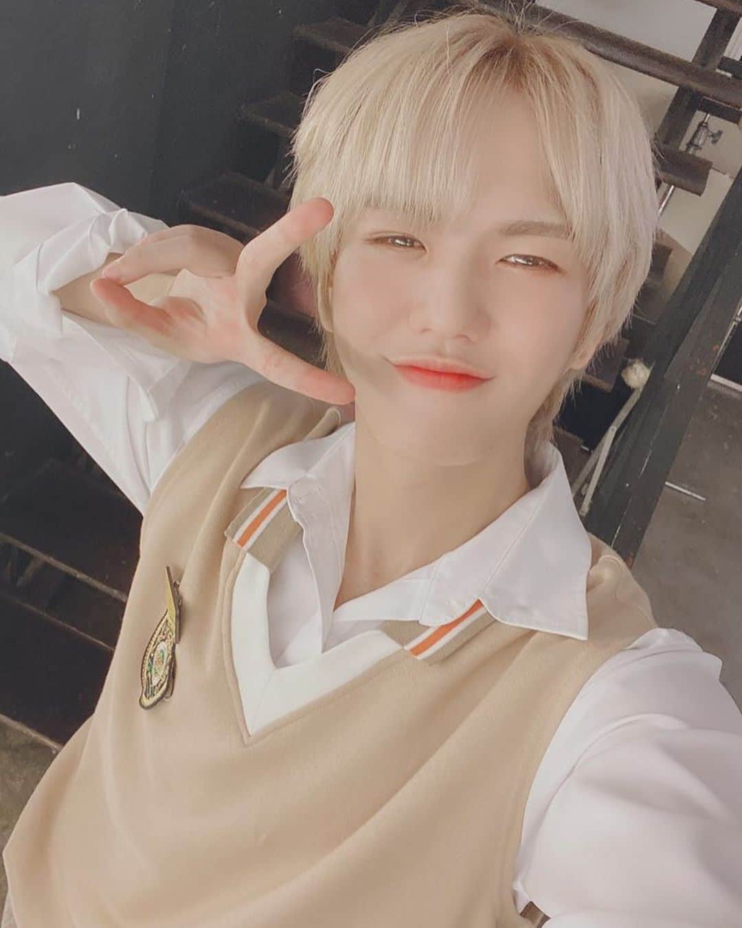 UP10TIONさんのインスタグラム写真 - (UP10TIONInstagram)「5학년 6반 56번 이환희 #업텐션 #환희 #이게요즘대세라길래💛」10月6日 19時20分 - u10t_official