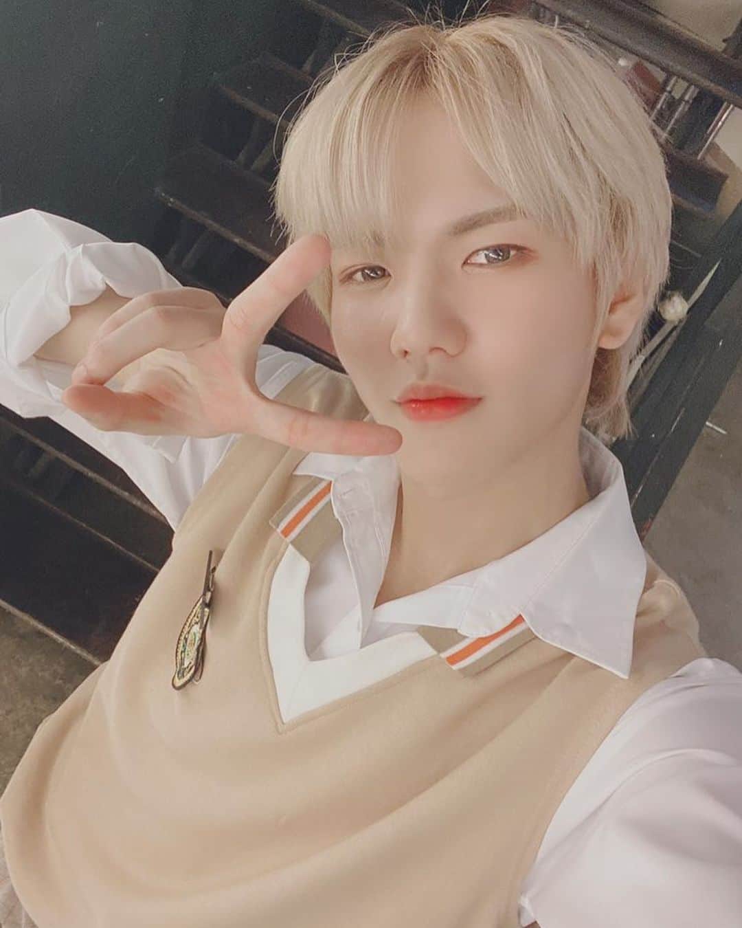 UP10TIONさんのインスタグラム写真 - (UP10TIONInstagram)「5학년 6반 56번 이환희 #업텐션 #환희 #이게요즘대세라길래💛」10月6日 19時20分 - u10t_official