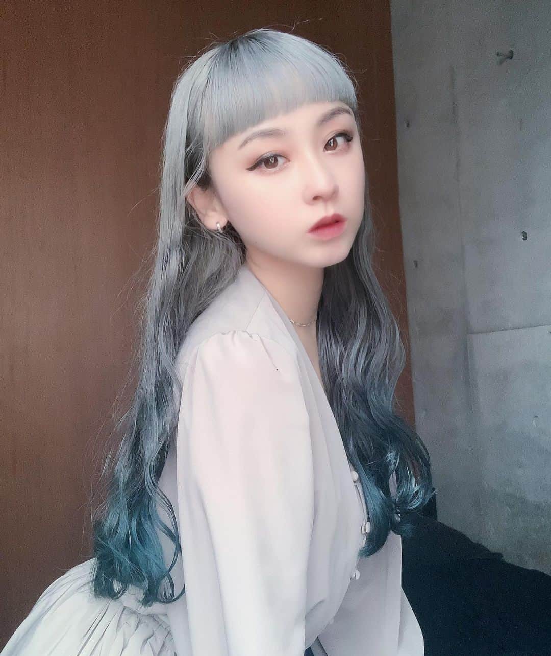 aoiのインスタグラム：「先日 @sbeautyclinic #エスビューティークリニック に行ってきました💆🏼‍♀️ 10代の頃日焼けしていたのが、この歳になりついに肌に現れ…念願の #レーザートーニング ！ @dr.y.yumi 先生が優しく説明してくれるので安心です💎 . そして1度やってみたかったセルライトに効果的な #本気セルトーン を二の腕に施術していただきました。 . どちらもほとんどダウンタイムないので、気軽に行ける！ シミそばかす撲滅のため、これから通いますー！ . .  #医療痩身 #アンチエイジング」