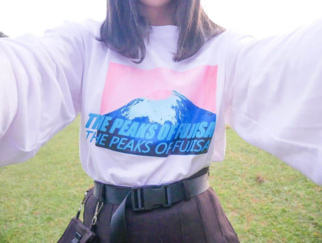 藤井優衣さんのインスタグラム写真 - (藤井優衣Instagram)「ふじさんの山頂🗻 見た瞬間これやァアアアアってなって買いました🗻  -  #thepeaks #of #fujisan #pivotdoor #tshirt #japanesegirl #kissbee #followme #富士山 #Tシャツ #ピボットドア」10月6日 19時16分 - fu_0o0
