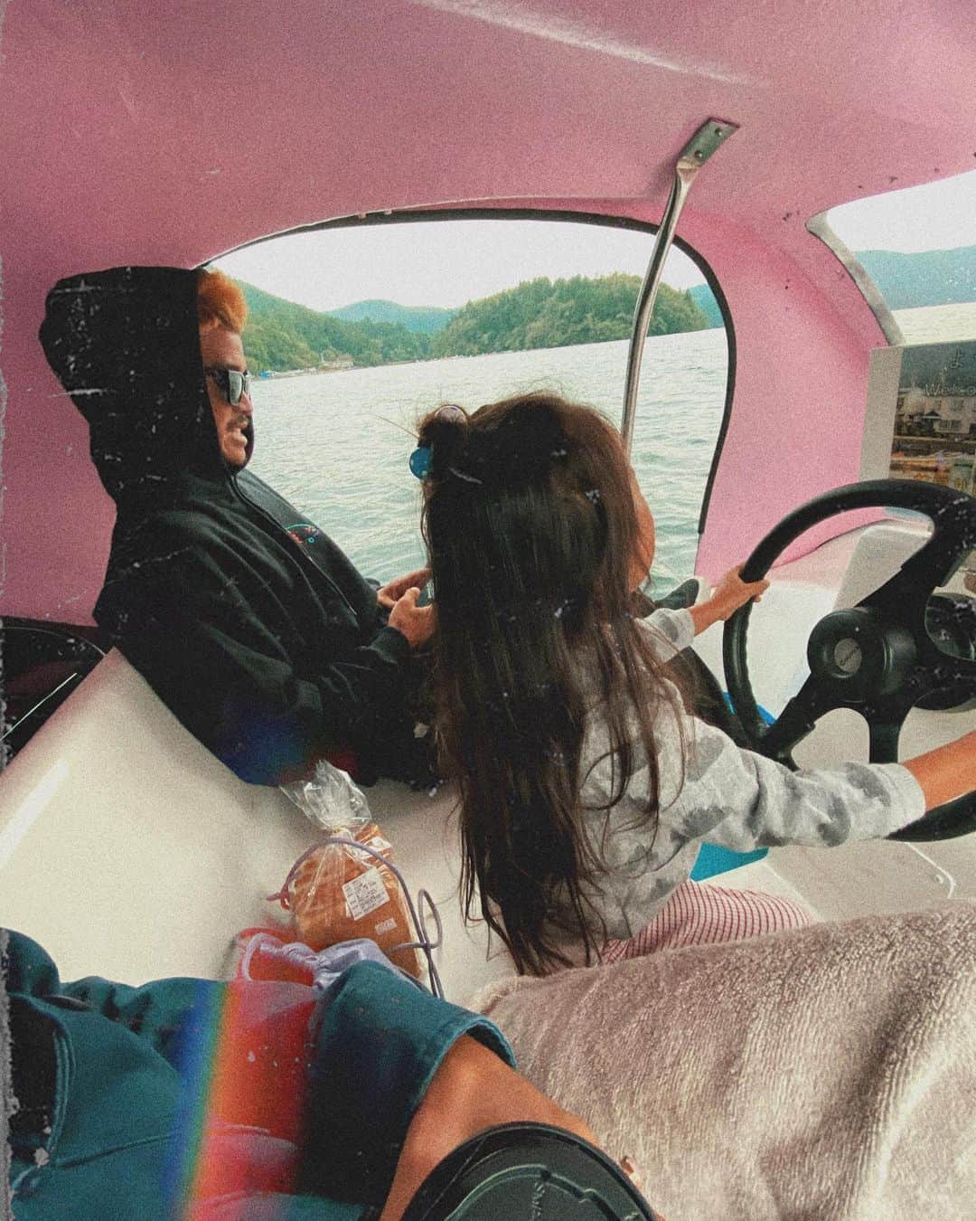 堀舞紀さんのインスタグラム写真 - (堀舞紀Instagram)「🦢〜 . . . . どーしても乗りたいと 熱望されたので . . . . #スワンボート  #ススキ🌾はまだでした #🎑」10月6日 19時18分 - mainohori