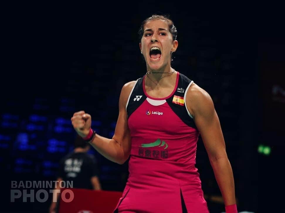 キャロリーナ・マリンのインスタグラム：「One week to roar again! 🐺💪 Una semana para rugir de nuevo! 🐺💪  #DenmarkOpen 🇩🇰 #PuedoPorquePiensoQuePuedo」