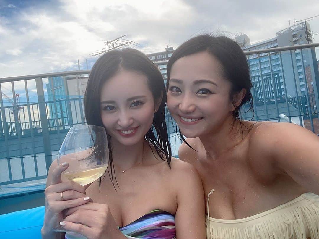 YUKAさんのインスタグラム写真 - (YUKAInstagram)「今年唯一夏できた日👙☀️  ゆりっちんちでプール💓 楽しかった〜😍 いつもありがとうっ❤️ アップしようと思ってたらもう気付いたら10月だ〜🤣  #pool #bikini #friends #おうちプール」10月6日 19時30分 - yukarolly