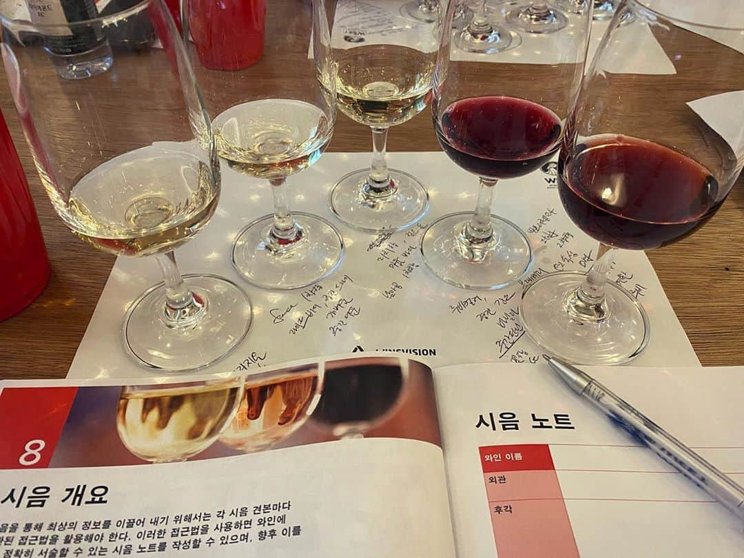 SE7ENさんのインスタグラム写真 - (SE7ENInstagram)「#private #wineclass🍷  @thiswineisamazing」10月6日 19時41分 - se7enofficial