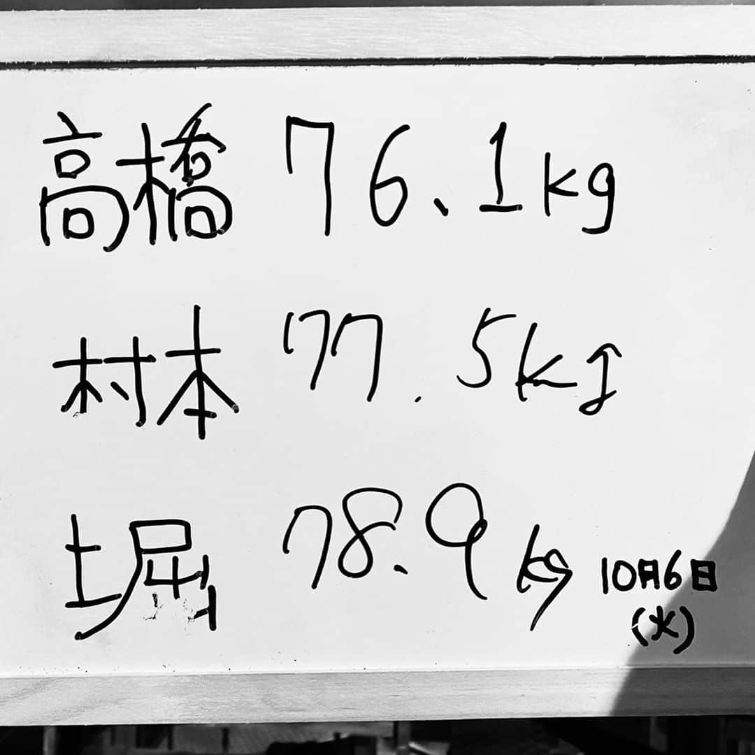 村本大輔さんのインスタグラム写真 - (村本大輔Instagram)「#ダイエット部設立 #堀潤 #恵比寿新聞高橋 #村本 #みんな体重ほぼ同じだねーと話してたけど高橋さんダントツで背が低いの忘れてた #二年前の６５キロの頃に戻って来年の２月の大独演会でスーツを着る」10月6日 19時48分 - muramotodaisuke1125