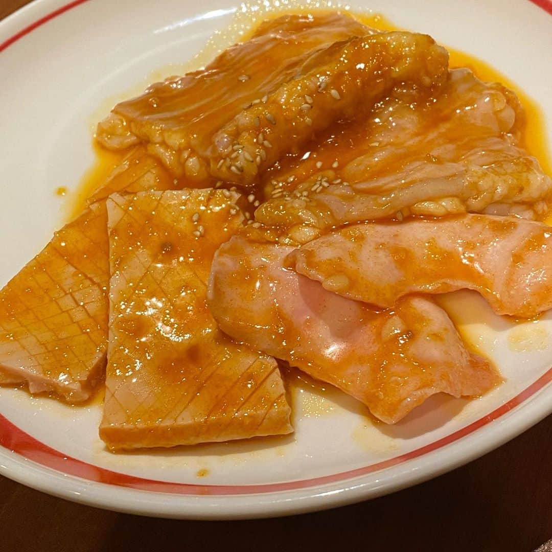 手束真知子さんのインスタグラム写真 - (手束真知子Instagram)「虎ノ門にある焼肉ホルモン「山水縁」さんへ行きました❣️ @sansuien_toranomon  厚切り生タン塩ネギ包み焼きが本当ーーーーーに美味しい！至福の味！天国！ヘブン！  これで¥2,100はお得すぎますっ  カルビやハラミ、ロースも全て美味しすぎました(´▽｀)♡  このクオリティなのにリーズナブル！  個室なのでソーシャルディスタンスもバッチリ！とても居心地の良い時間でしたっ  #山水縁 #虎ノ門焼肉 #焼肉 #牛タン #タン塩 #ネギタン塩 #厚切り生タン塩 #ネギ包み焼き #pr #トリドリベース」10月6日 19時53分 - machikotezuka