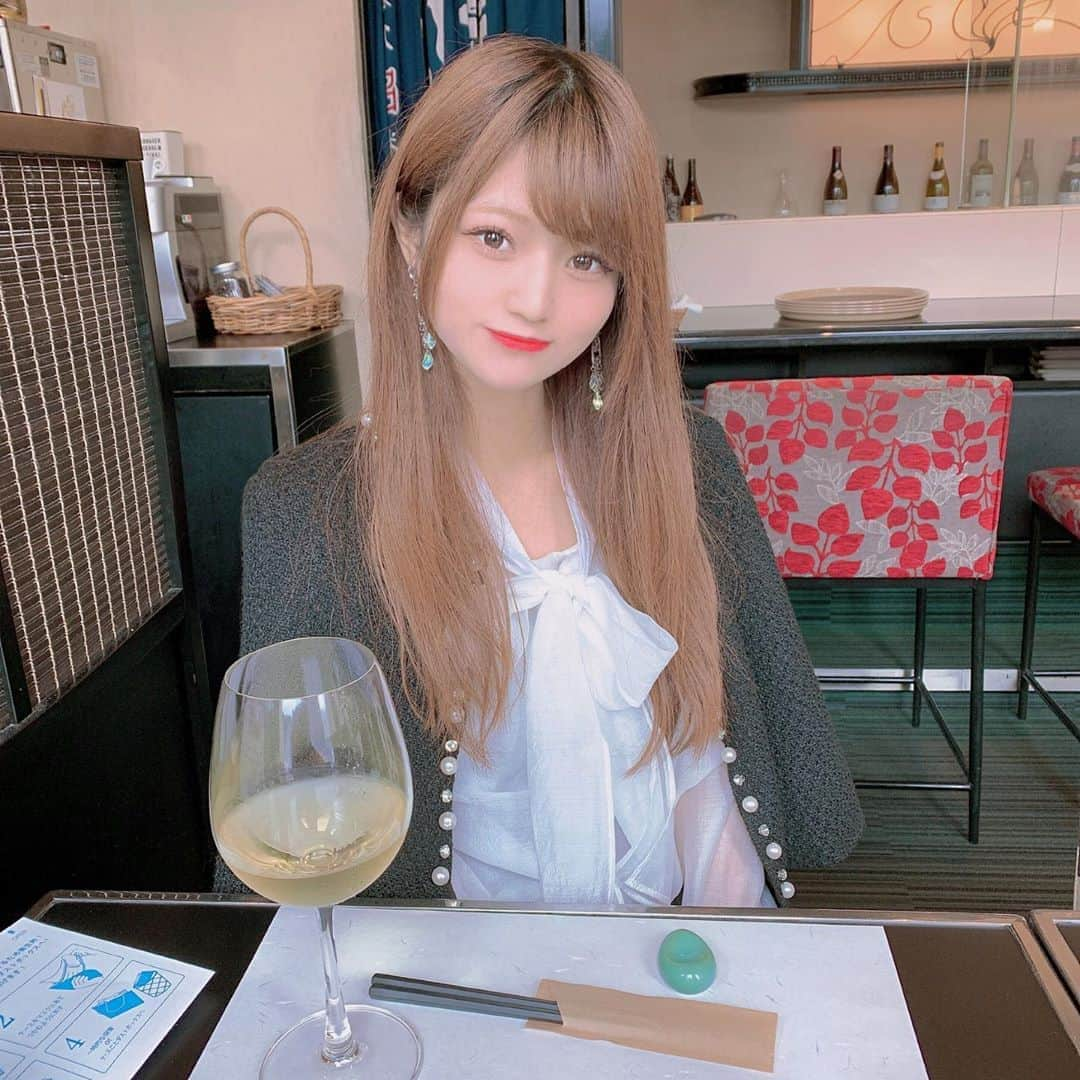 眞白ありすさんのインスタグラム写真 - (眞白ありすInstagram)「銀座で串揚げ♡ 昼間からワイン🥺  go to eat最高すぎる🥺 2000円しないくらいで更にポイント付くなんて....笑 そしてここめっちゃ美味しかった♡ . . . . . . . .  #銀座　#銀座ランチ #串揚げ　#銀座グルメ #グルメ好きな人と繋がりたい #グルメ女子 #韓国ファッション」10月6日 19時53分 - alice.ee1010