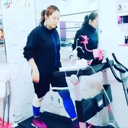 井上貴子のインスタグラム：「TikTok  llpw_xでフォローお願いします。  ハイフンではなく アンダーバーで^ ^  Happyで^ ^  コロナ禍に携わる 全てのお仕事の皆様。  心から 感謝しています。  引き続き油断せず お気をつけて お過ごし下さいませ。  #井上貴子  #LLPWX #女子プロレス #TikTokはじめてみた #紅緒と柊音 #トイプードル #イチナナ動画配信 #ディアナ女子プロレス #10月11日後楽園ホール #Twitterも見てね #感謝 #STOPCOVID19」