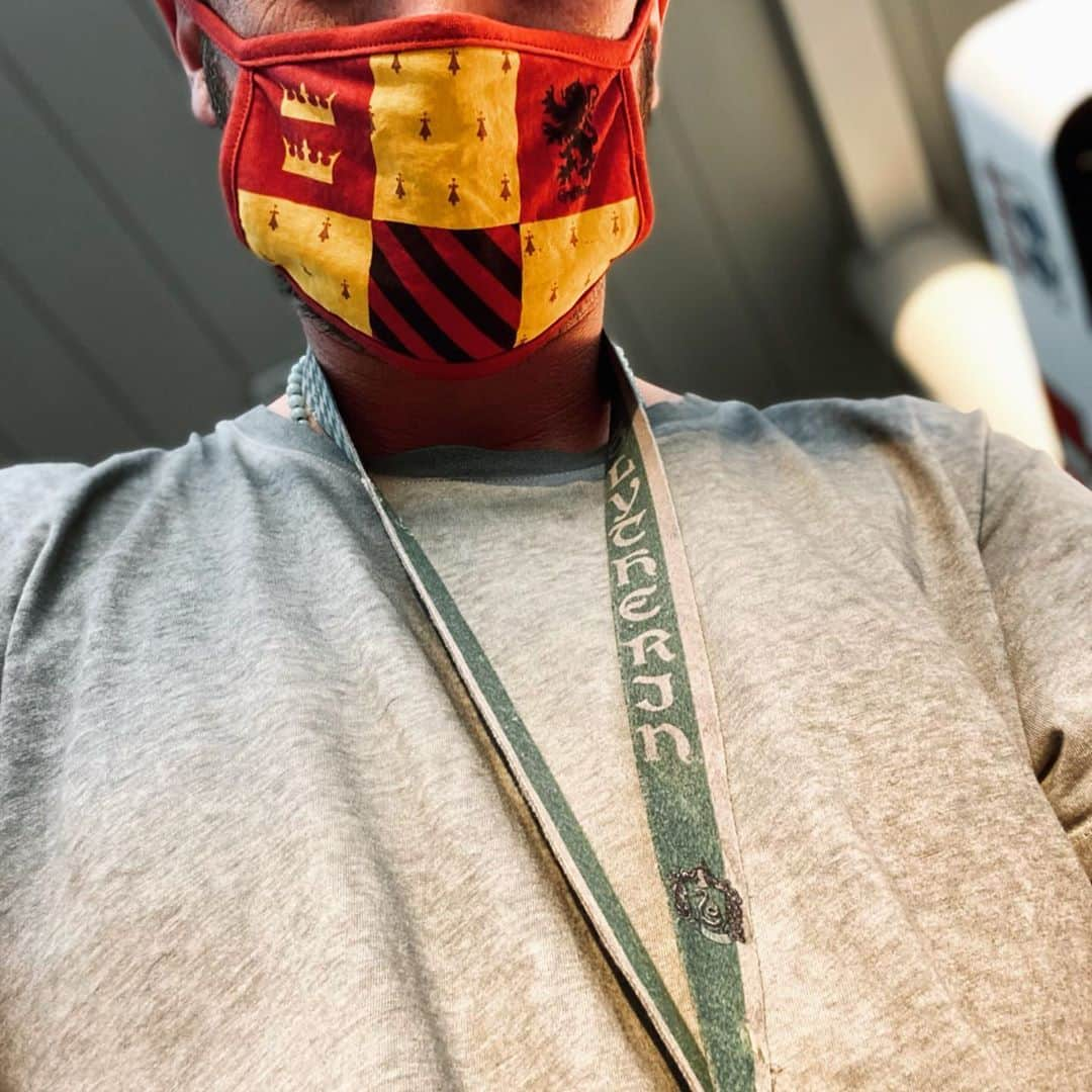 トム・フェルトンさんのインスタグラム写真 - (トム・フェルトンInstagram)「I am not confused #heroeswearmasks #slythedor」10月6日 10時55分 - t22felton