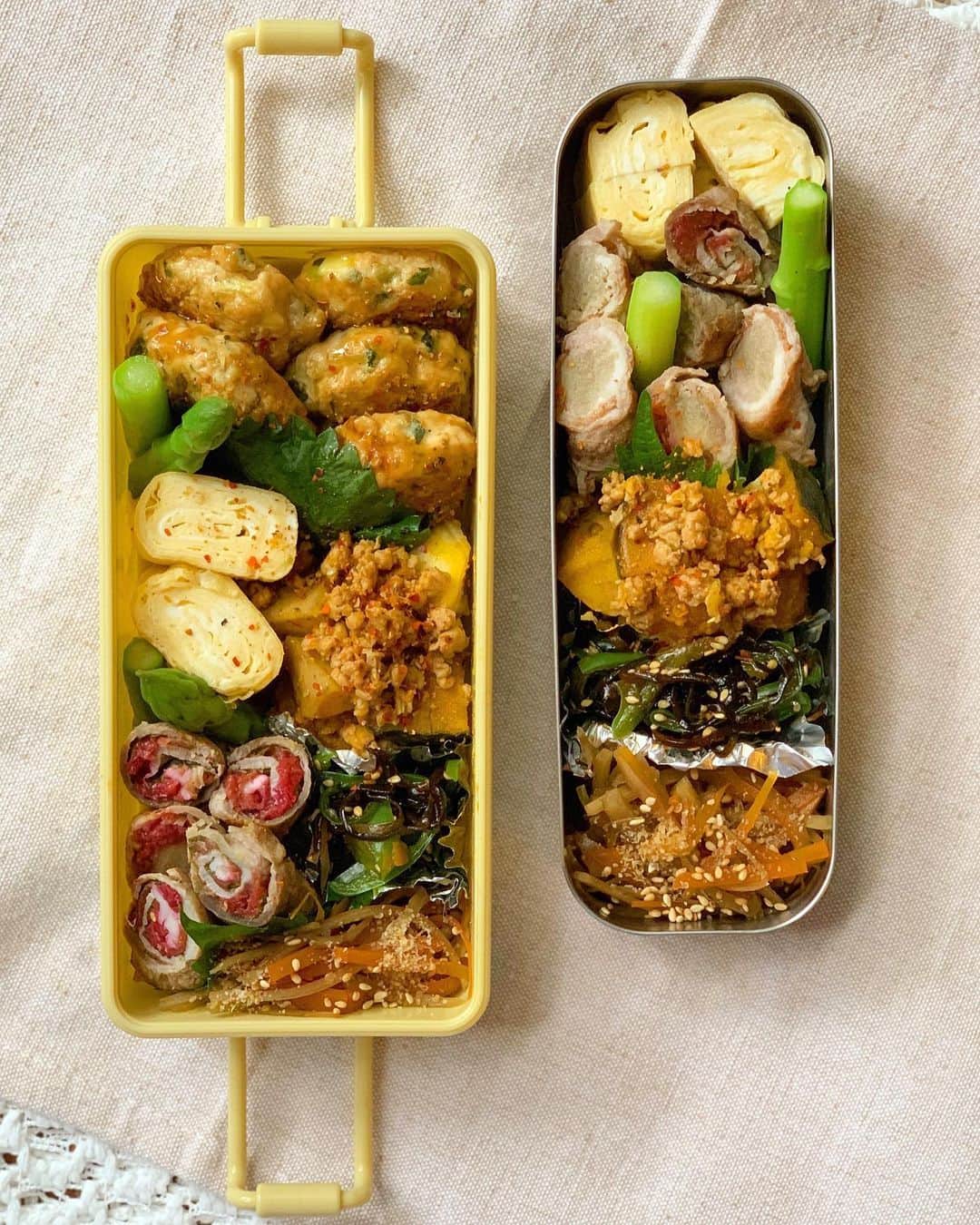のインスタグラム：「お弁当に挑戦した日 (おかず大好きだからおかず弁当😂）  おかず多いと脂質多くなりがちだから鳥肉や豚もも肉で抑えめに… 糖質はさつま芋とかぼちゃ煮から🍠🎃 あ、生焼けに見える肉巻きの赤は梅😅笑  色合い考えて〜配置考えて〜が楽しい🧩 服と同じだーたのしいなこりゃ。 #お弁当 #お弁当記録 #お弁当おかず #🍱」