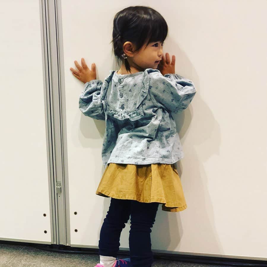 安田由紀奈さんのインスタグラム写真 - (安田由紀奈Instagram)「市役所。 『バイバイやだよー』と帰宅拒否。 #市役所ガール #2歳」10月6日 11時11分 - toatoachannel