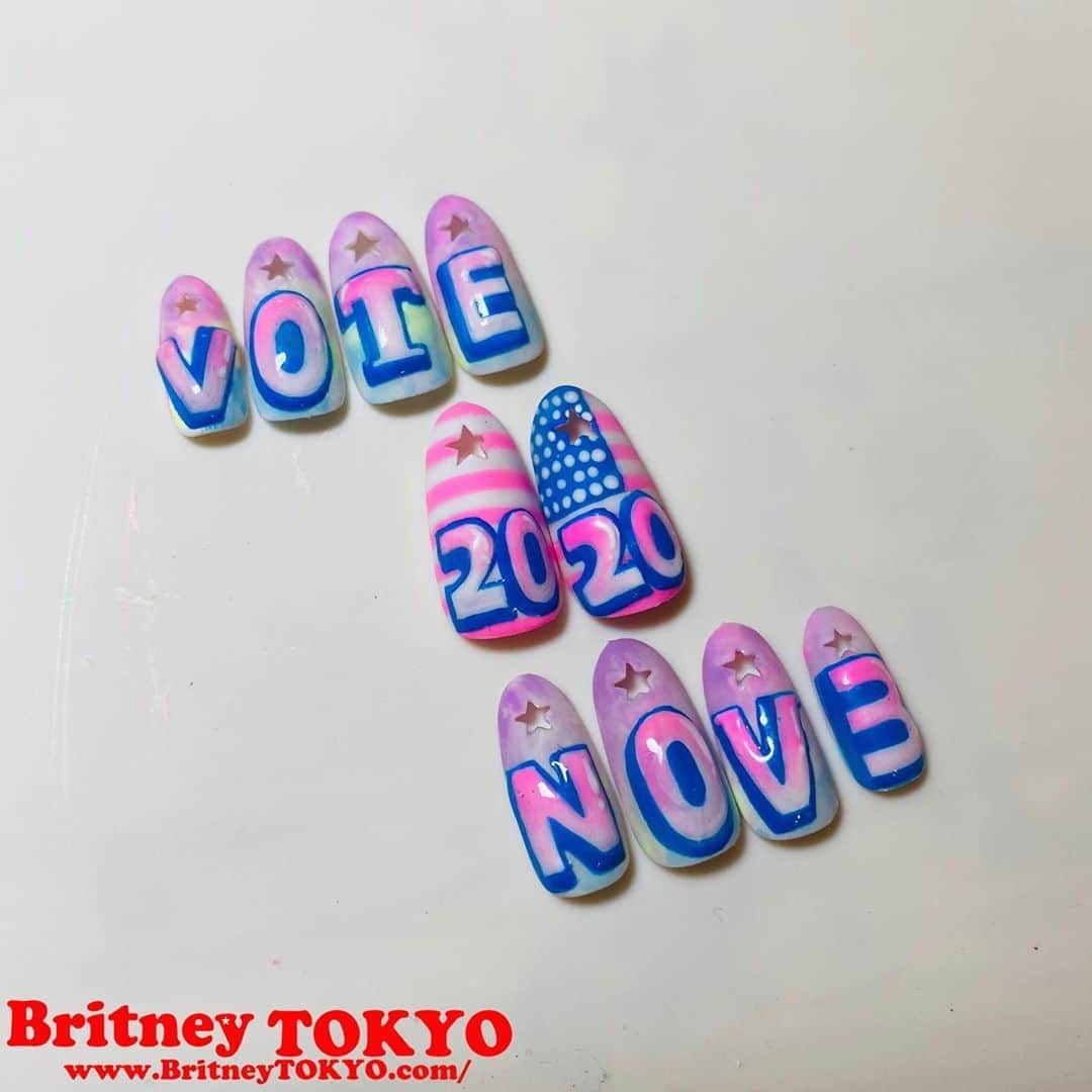 Britney TOKYOさんのインスタグラム写真 - (Britney TOKYOInstagram)「@samiiryan #repost  ・・・ I’m voting because female reproductive rights are human rights. My body, my choice, my country, my voice. Vote like our lives depend on it. Make your plan to vote and get your friends to register and vote too! Go to www.iwillvote.com to register. #intoaction @intoactionus nails by @britneytokyo 💅🏼」10月6日 11時19分 - britneytokyo
