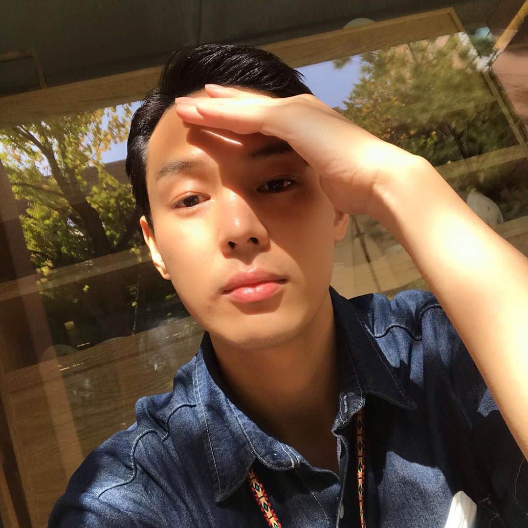 イ・ソンホのインスタグラム：「. ㄱㅏ을 땡 볕 . Oct. ray」