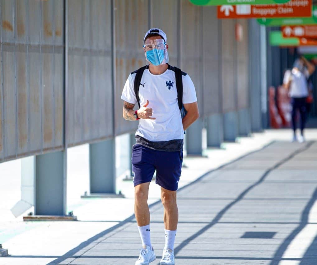 ミゲル・ラジュンのインスタグラム：「Cree en ti... sigue avanzando!  . 🚶🏻‍♂️」