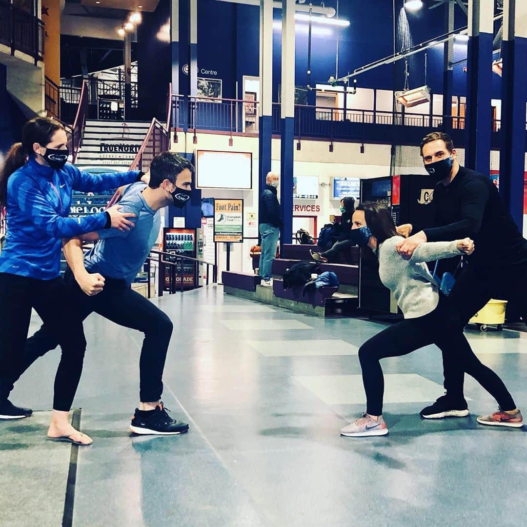 エリック・ラドフォードのインスタグラム：「When you’re used to winning together but now there is room for only one... Thank you to our partners for keeping the peace. 💪🏻⛸😄  #battleoftheblades #hockey #figureskating #frenemies #imustwin #teambottford #duhamelvsradford」
