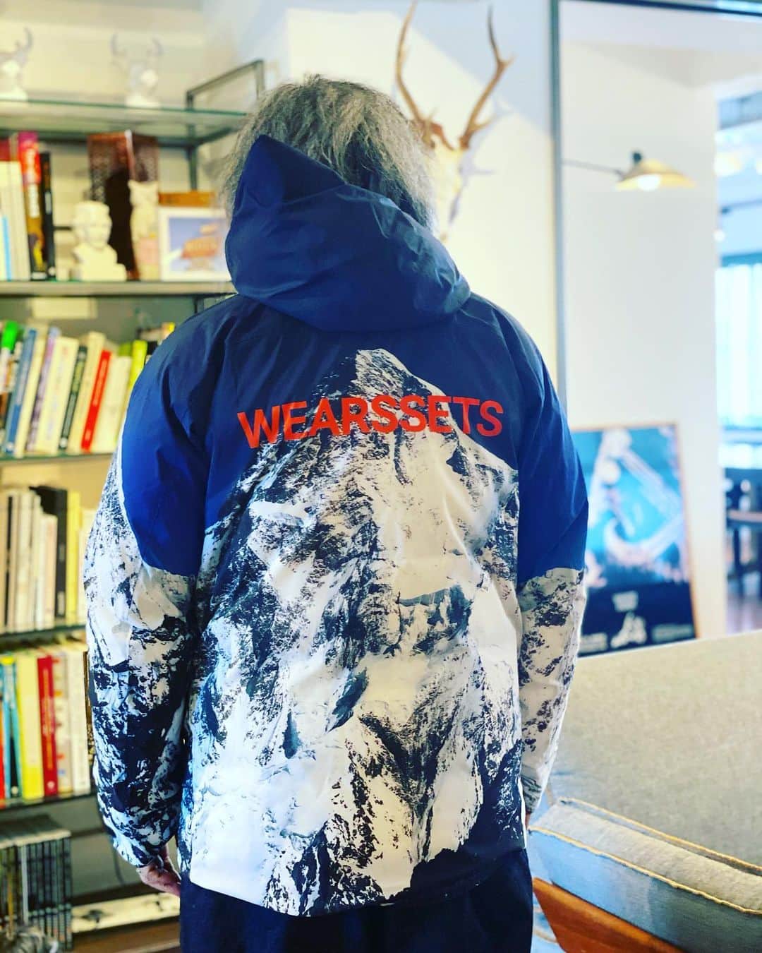 のインスタグラム：「K2,Ishikawa,Wearssets,Goldwin. 石川直樹×WEARSSETS×Goldwin Collaboration “K2 IWG”。石川くんの撮ったヒマラヤK2フォトがプリントされたHooded Down Jacket。WEARSSETSのコンセプト ”アートピースを着る” に、石川直樹くんとGoldwinが賛同し実現。冬が待ち遠しいわ。#Edition1 #限定100 #石川直樹 #wearssets #goldwin #goodvibesonly #goodneighbors #winterlife #thisitokyo #thisjsjapan」
