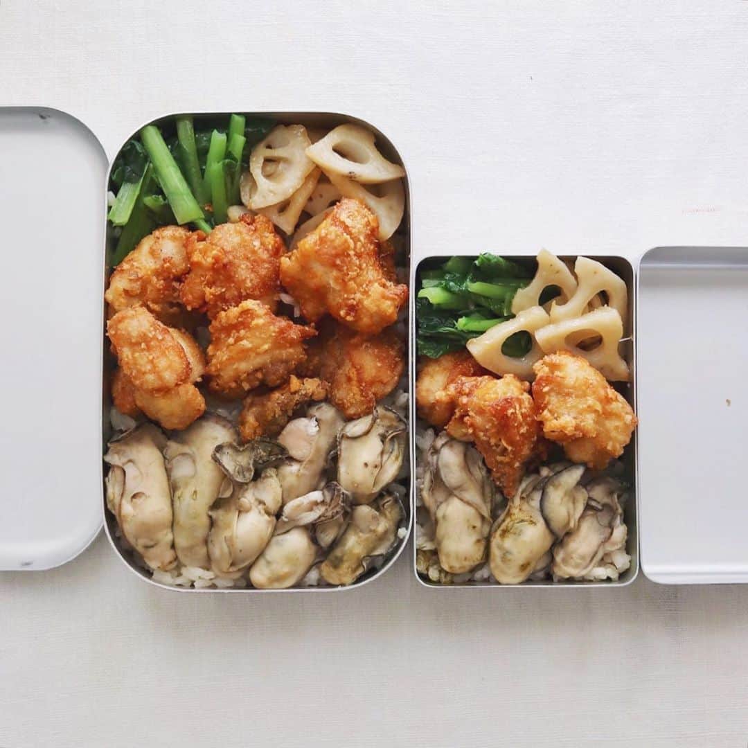 樋口正樹さんのインスタグラム写真 - (樋口正樹Instagram)「Bento Lunch . 牡蠣ご飯と鶏から弁当。 左が自分で、右が妻用。 いつもこんな割合です。 . . . #お弁当 #牡蠣めし #牡蠣ごはん #からあげ弁当 #秋の行楽弁当 #bento」10月6日 11時55分 - higuccini