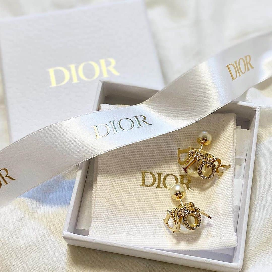 RIAのインスタグラム：「. . 新作可愛すぎた🙁💓 . #dior」