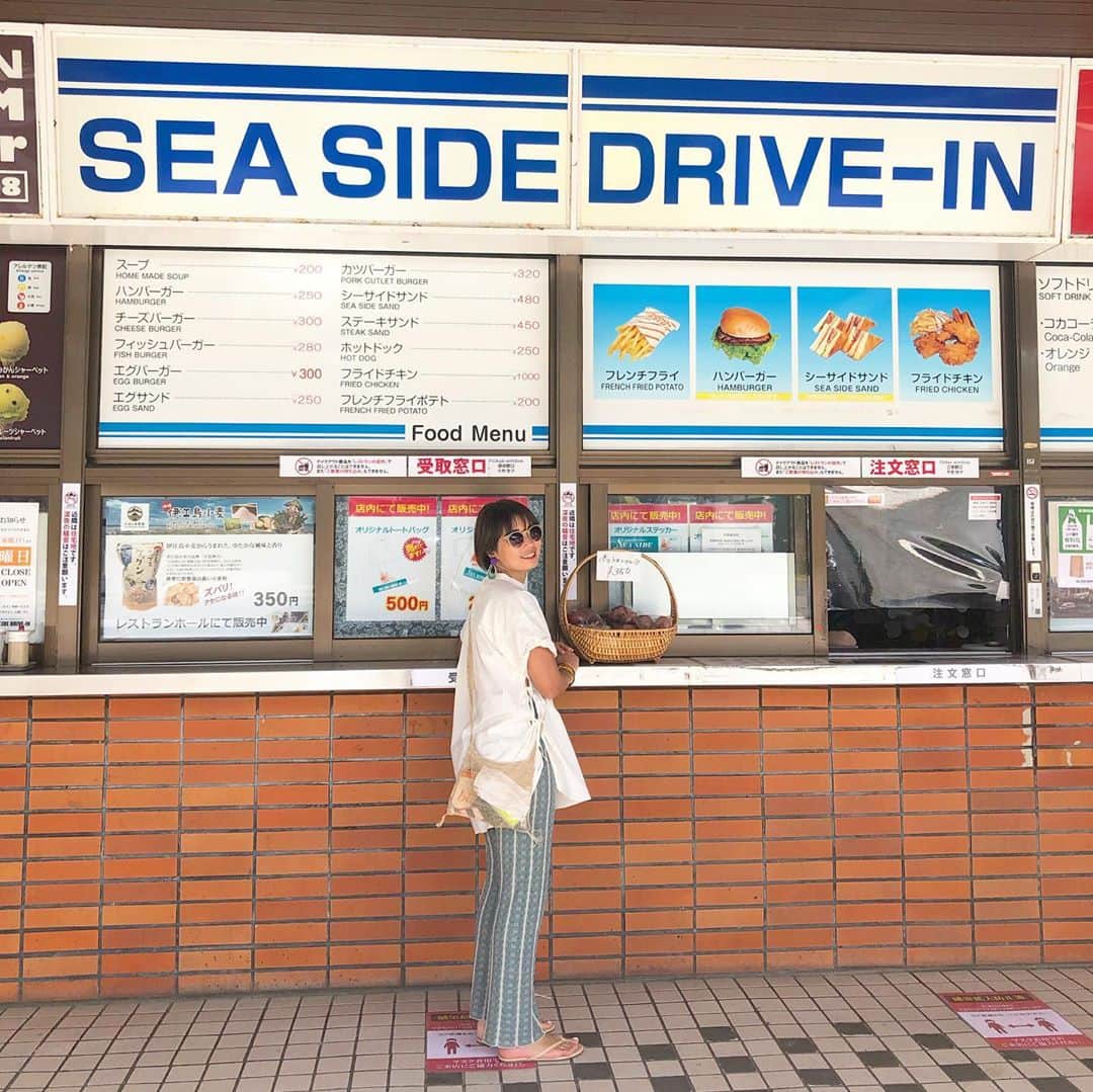 t_ppyのインスタグラム：「沖縄といえばもみちゃんなのでおススメしてもらった#seasidedrivein へ🌴  昔ながらっぽさが🙆‍♀️  スープが特に美味しい❤️  今回はなるべく人と話さないようにほとんどtakeoutでご飯は済ませたよ💫  観光地はほとんど行かないから誰もいない場所ばっかりでほんとにゆっくり出来た👏」