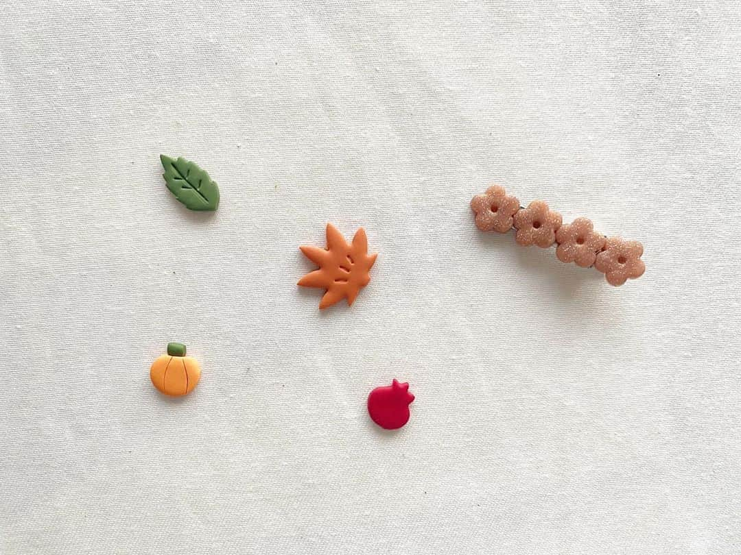 Kikko Designのインスタグラム：「﻿ ﻿ Hello Autumn 🎃﻿ ﻿ ﻿ ﻿ #hairclips﻿ #ヘアクリップ﻿ #女の子 #女の子ママ  #ヘアアレンジ」