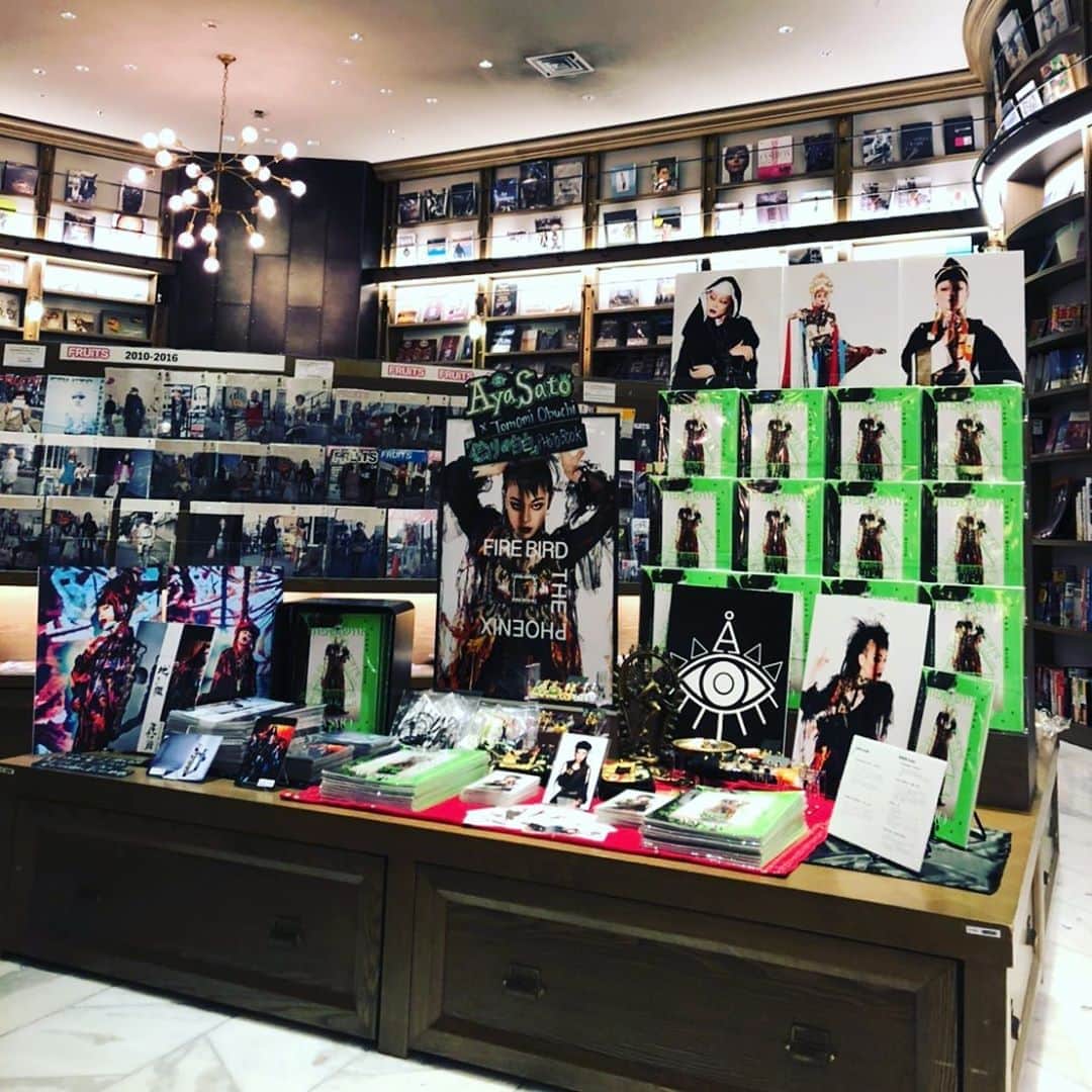 Aya Satoのインスタグラム：「「偽りの自由-False freedom-」PHOTOBOOK＊  本日から開催です！！！  渋谷TSUTAYA7階の展示コーナーにて10/6(火)〜11/1(日)まで期間限定販売、パネル展示中(ポストカードやスタイリスト手作りの小物なども販売)  ◆蔦屋書店さまの特典はTSUTAYA限定「偽りの自由」ポストカードがつきます。特典は無くなり次第終了となります！  【渋谷TSUTAYA BOOK STORE】 〒150-0042東京都 渋谷区宇田川町21-6 7階 営業時間] AM10:00〜PM23:00 スクランブル交差点前のTSUTAYA7階  #ayasato #ayasatostyle #photography #fashion #tokyo」