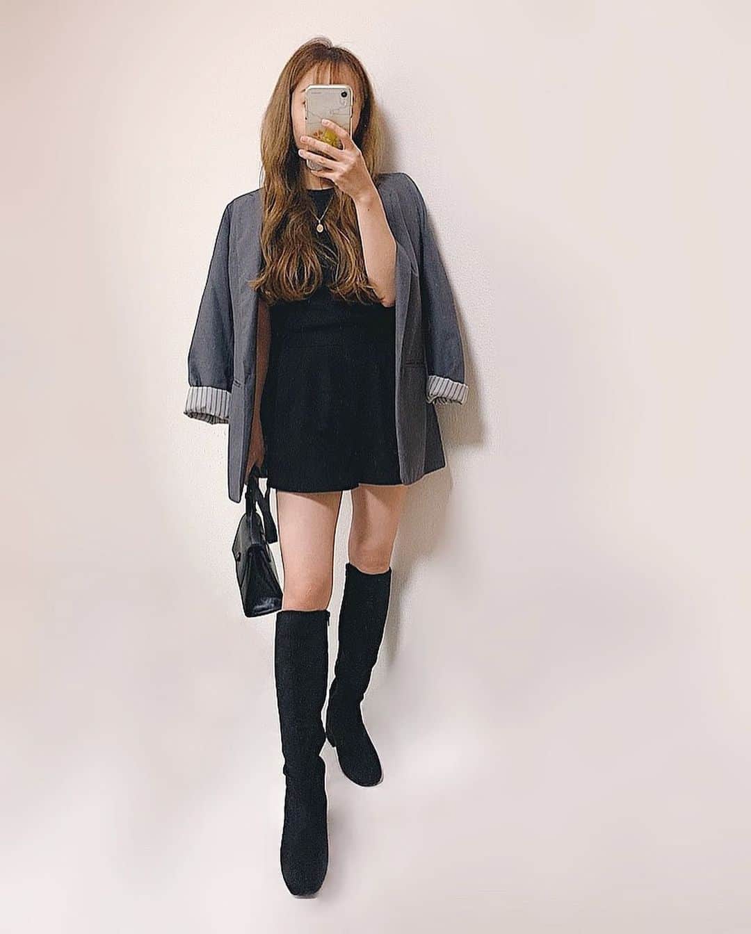 さっぴちゃんのインスタグラム：「... . この前さおりと遊んだ日﹏✐ . ご飯食べてお買い物して、あかりがお誕生日 だから何か買う！っていつも色々あかりに 買ってくれてるのに、ZARAに行ったら ペンギンのポシェットを離さないあかりを見て . あ、うんそれ買っちゃう〜🐧♡♡♡って𓂂 可愛いカーデ見つけたら、 これあーちゃんに着て欲しい〜♡♡♡って 本当何でもすぐ買う貢ぎおばはんww . いつもありがとうなぁ😭♡ . がっくんはとてもお利口さんにしてくれてて あかりはさおりのご飯横取りしたり(笑) みんなでお家帰って、わたしのリップで べったべたにお化粧してました( °∀°)( °∀°)✌︎ . 走り回るあかりを追いかけてくれたり おてて繋いで歩いてくれたり、いつも沢山 可愛がってくれて本当にありがとう😭♡♡ . . ………………………………(♡)……………………………… .」