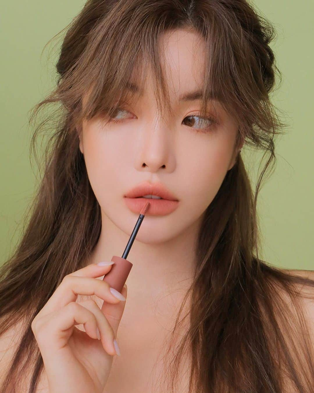 3CE Official Instagramさんのインスタグラム写真 - (3CE Official InstagramInstagram)「3CE BLURRING LIQUID LIP #NUDE_SCENE 실시간 베스트 판매 립 아이템❤️ 베이스 컬러로 어떤 톤과도 어울리는 베이직 누드 립 컬러💋 -  Real-time Best Selling Lip Item❤️ Basic nude lip color that matches any color 💋 #3CE #3CEBLURRINGLIQUIDLIP」10月6日 12時38分 - 3ce_official