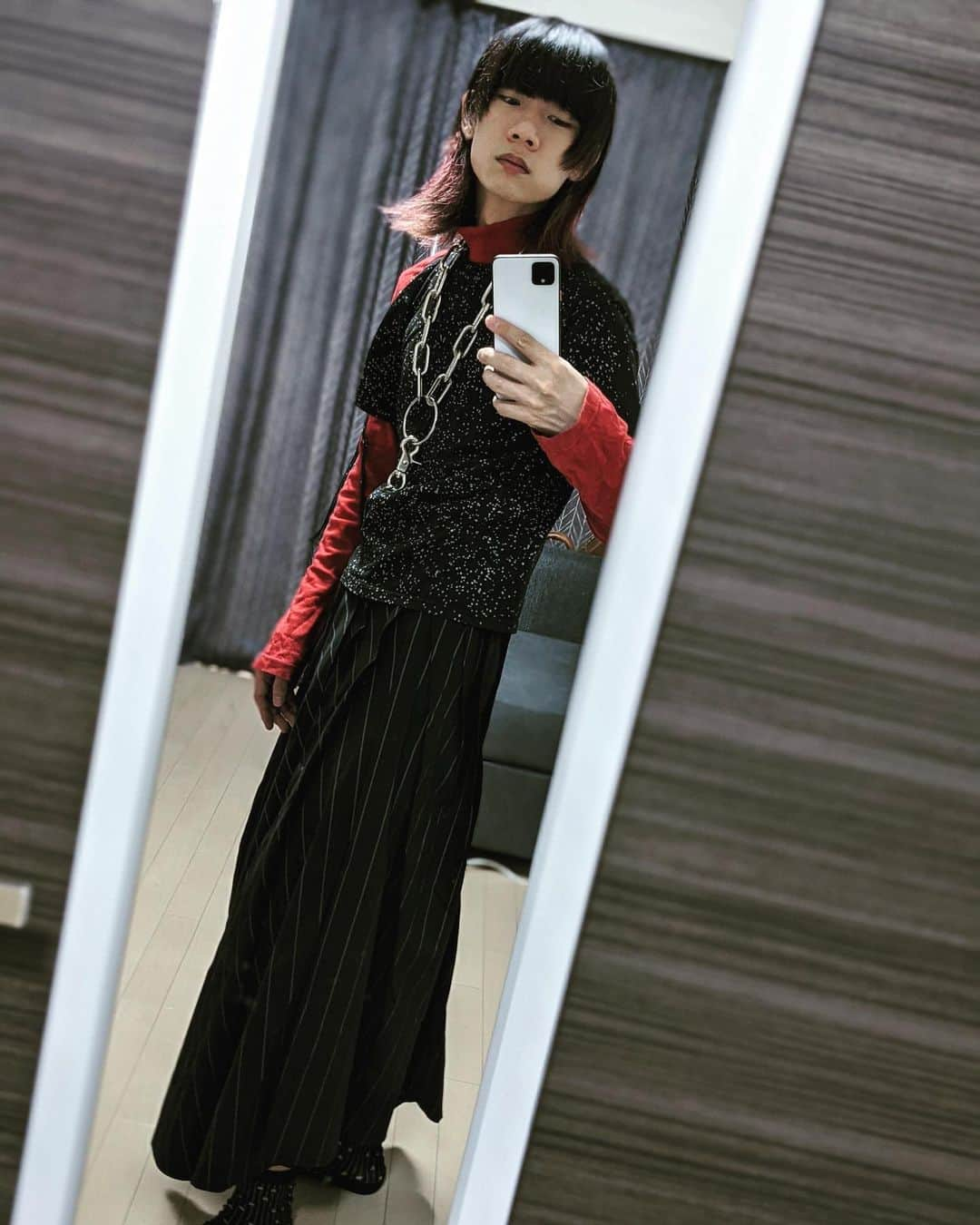 山田海斗さんのインスタグラム写真 - (山田海斗Instagram)「また赤くなった  tops: #ottolinger  inner: #johnlawrencesullivan  skirt: #thekeiji」10月6日 12時30分 - kaito_yamada_nb