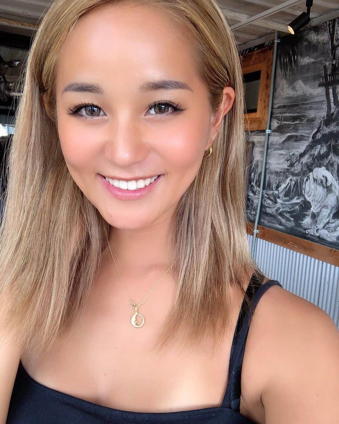 LORYのインスタグラム：「やほ♥ もう10月🍎あっというまだね〜 ． マツエクはいつも @mnight.lush.ebisu です🤍 海入って顔ごしごししちゃっても 持ちが良くて感動してる🥺💕 #eyelashextensions #マツエク #midnightlush恵比寿 #makeup #japanesegirl」