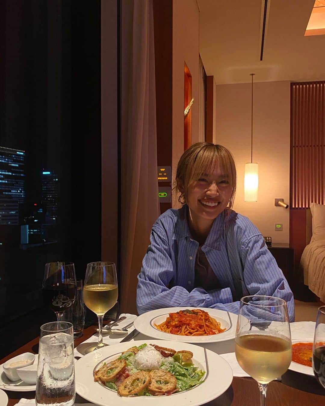mao mitsuiのインスタグラム：「30歳になりました🥂🖤」