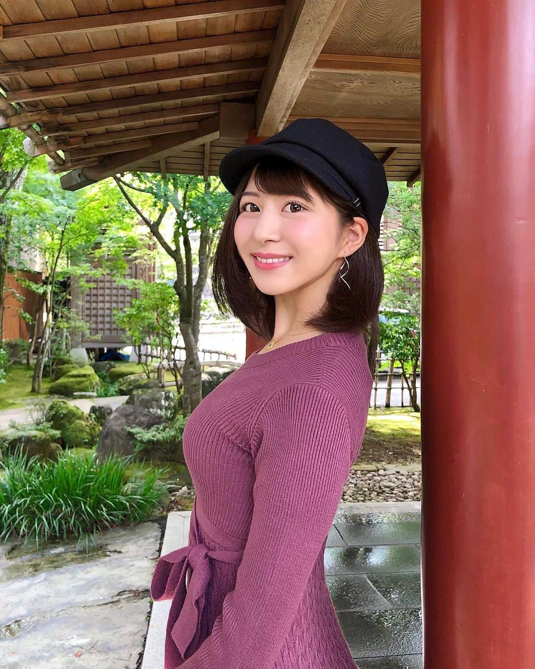 Manaさんのインスタグラム写真 - (ManaInstagram)「♨️🍇💜🍃 𝑹𝒆𝒍𝒂𝒙𝒊𝒏𝒈 𝒉𝒐𝒕 𝒔𝒑𝒓𝒊𝒏𝒈𝒔 𝒕𝒓𝒊𝒑. 昼神温泉で宿泊させていただいたのは 「石苔亭いしだ」さん🐾 . とろみのある昼神の温泉や 素敵な日本庭園、能舞台も楽しむ事ができて ゆっくりと 日々の疲れを癒せました☺️💕 . 我が家では家族で昼神温泉に来るのが恒例行事で 幼い頃からの思い出深い場所なので . 家族が皆健康で、また来られたことが とても幸せだなぁと思いました👨‍👩‍👧‍👧🥰 . . . Onepiece：#grl #グレイル Hat：#ca4la . . #長野 #昼神温泉 #阿智村 #南信州 #温泉旅行 #温泉旅館 #旅館 #石苔亭いしだ #温泉好き #行楽日和 #長野観光 #長野旅行 #秋コーデ #パープルコーデ #pr #ゆるコーデ #リラックスコーデ #ゆったり #きれいめコーデ #スニーカー女子 #幸せな時間 #リラックスタイム #家族旅行 #nagano #hotsprings」10月6日 12時50分 - mana.tcy