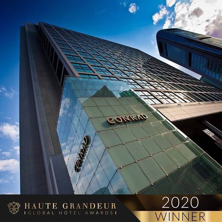 Conrad Tokyoのインスタグラム：「コンラッド東京は、「オート・グランドール・グローバルホテル・アワード2020」において、ベストアーバンホテル（グローバル）、ベストホテルサービス（アジア）、ベストレストランホテル（アジア）、ベストビジネスホテル（日本）の4部門において受賞しました。今後も皆さまのご期待に応えられるホテルで在り続けるために、より一層サービス向上に努めてまいります。﻿  ﻿ It is with great excitement that Conrad Tokyo has won 2020 Haute Grandeur Global Excellence Awards in the following categories:﻿ ・Best Urban Hotel on a Global level﻿ ・Best Hotel Service in Asia﻿ ・Best Restaurant Hotel in Asia﻿ ・Best Business Hotel in Japan﻿ We are grateful for this recognition and will continue to deliver exceptional service to each guest every day to make the stay inspired.﻿ ﻿ ﻿ Share your own images with us by tagging @conrad_tokyo﻿ —————————————————————﻿ #コンラッド東京 #コンラッド #ホテル #汐留 #東京 #スイート #ホテルステイ #港区 #ステイケーション #ベストホテル ﻿ #ConradTokyo #StayInspired #suite #Shiodome #Shinbashi #staycation #conradsuite」