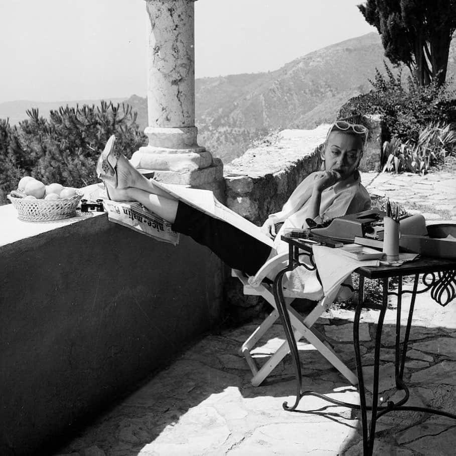 Meganさんのインスタグラム写真 - (MeganInstagram)「Gloria Swanson lounges with a typewriter on the veranda of her house near Nice on the French Riviera, 1956 ⚡️ . . . . #gloriaswanson #frenchriviera #southoffrance #oldhollywoodglamour」10月6日 13時25分 - zanzan_domus