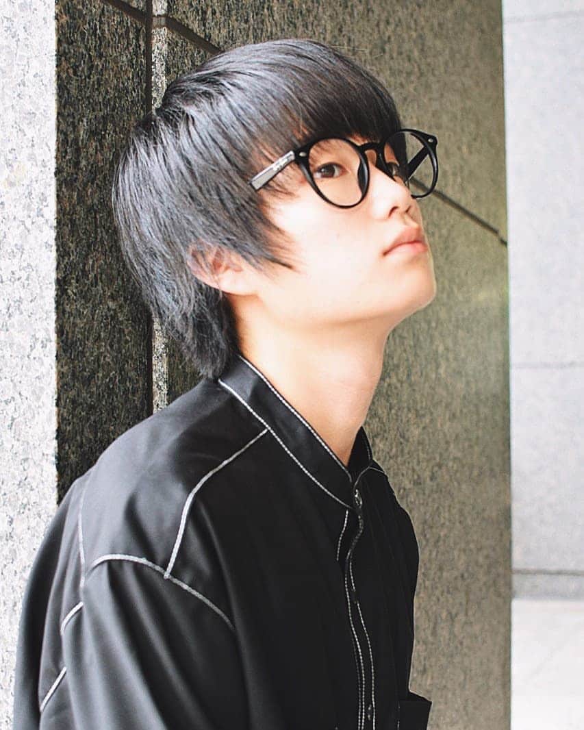 外山将平のインスタグラム：「すっごく鍋が食べたい モードに入ってきました…。  この季節になると無性に…。 なりません？？笑  #ノーセット  photo by:key #photooftheday#camera#portrait#model#外山将平#役者#俳優#今日の外山#ootd#Nikon#美肌#一重 #写真#撮影#カメラ#ポートレート#ファインダー越しの私の世界#カメラ好きな人と繋がりたい#筋トレ#作品撮り#黒髪#メガネ男子#ブラックコーデ#秋#autumn#fashion#followｍe #instagood」