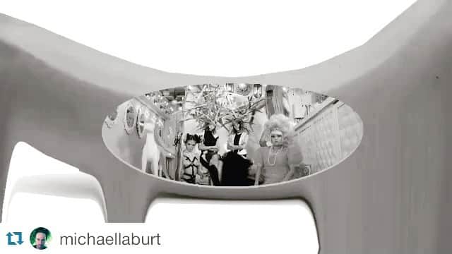 ジュン中山のインスタグラム：「#halloweeneveryday  I just love his  creations✨💗🇺🇸. video by @michaellaburt #followｍe #artwork #legend #fashion #fashionista #hugewigs」