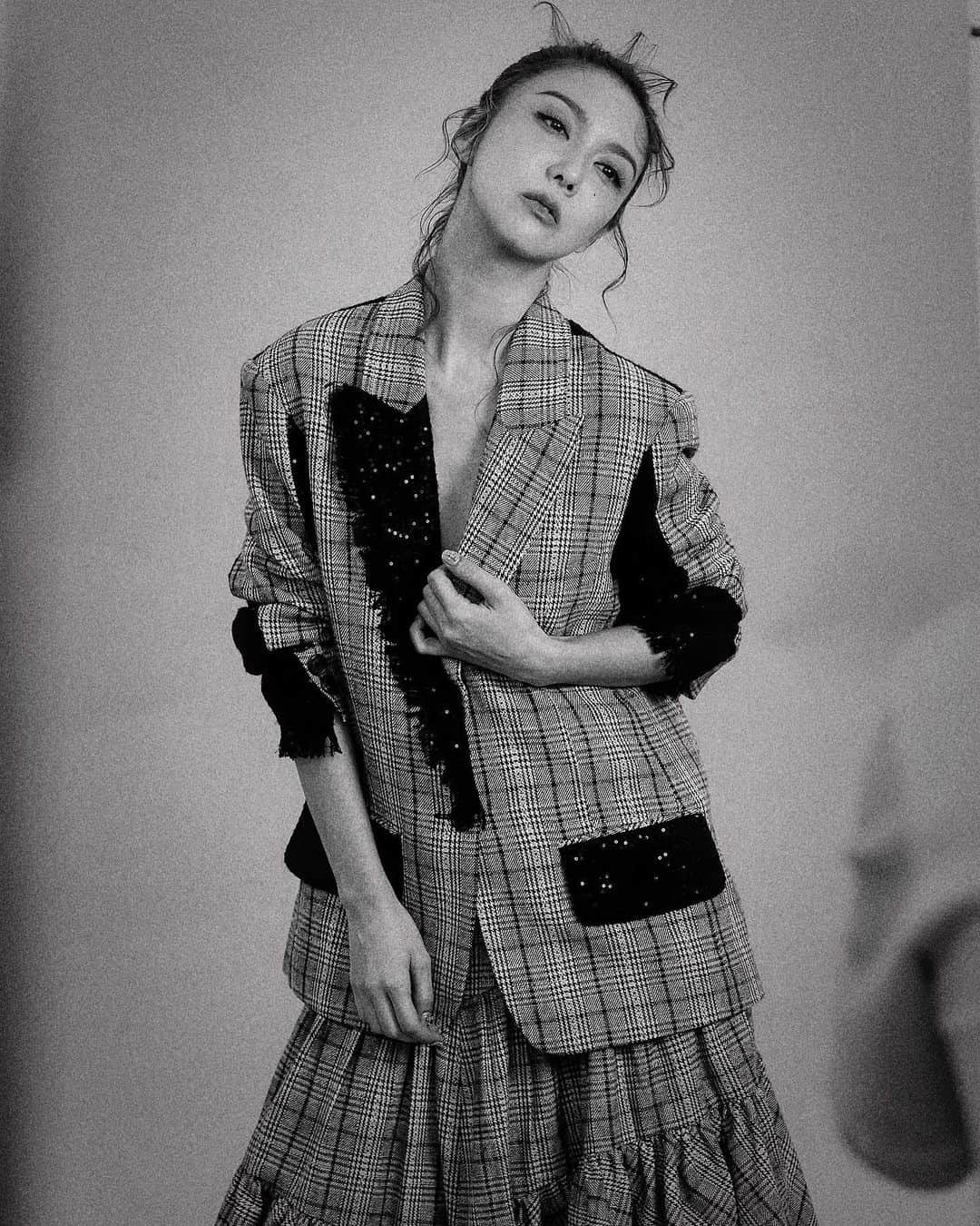 フィオナ・シットさんのインスタグラム写真 - (フィオナ・シットInstagram)「故意把suit paired with a skirt just to give all girls out there a touch of #androgynous Suit & skirt : @spiritunus #SPIRITUNUS」10月6日 14時03分 - physit