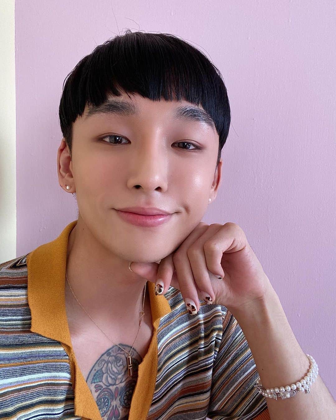 Noah（ノア）のインスタグラム：「疲れている肌のために @bonbonclinic へメンテナンスに行ってきました☺️💕 今回は肌質改善のためのブラックダイヤモンドレーザーと毛穴の汚れをキレイにしてくれるストロボフェイシャルをやっていただきました！ お陰様でお肌がキレイになりました！ 今回もありがとうございます💖」